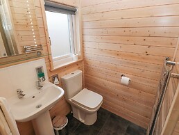 Dovestone Secluded Luxury Lodges - Pets Welcome