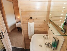 Dovestone Secluded Luxury Lodges - Pets Welcome