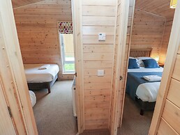 Dovestone Secluded Luxury Lodges - Pets Welcome