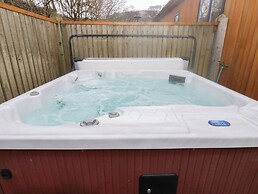 Dovestone Secluded Luxury Lodges - Pets Welcome