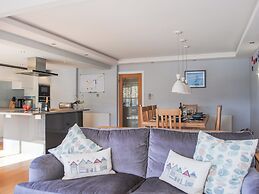 3 Hamstone Court