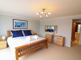 3 Hamstone Court