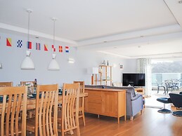 3 Hamstone Court