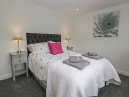 Yewdale View Apartment