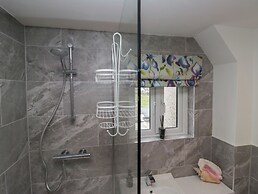 Yewdale View Apartment