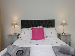 Yewdale View Apartment