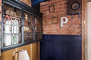 Pats Palace