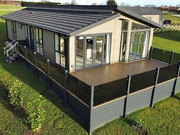 Holly Lodge