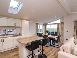 Holly Lodge