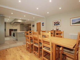 Tretoil Farm House