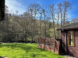 2 Riverside Lodge