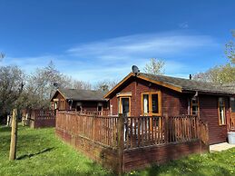 2 Riverside Lodge
