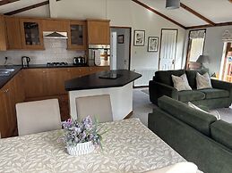 2 Riverside Lodge