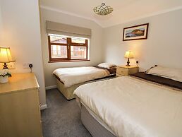 2 Riverside Lodge