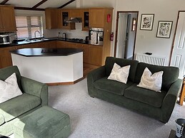 2 Riverside Lodge