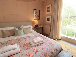 Cotswold House