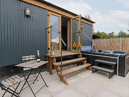 Dam View Shepherds Hut