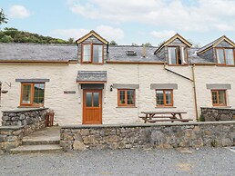 Llys-y-wennol