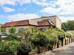 25 Manleigh Park
