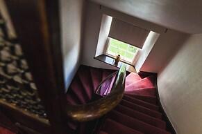Cheviot Manor