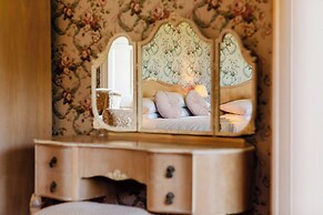 Cheviot Manor