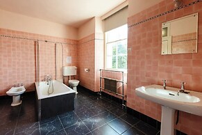Cheviot Manor