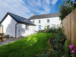 Dyffryn Cottage