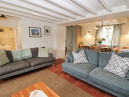 Dyffryn Cottage