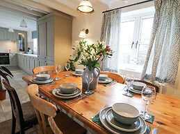 Dyffryn Cottage