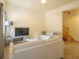 Sandown Park Cottage