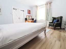 Goldhurst Apartment