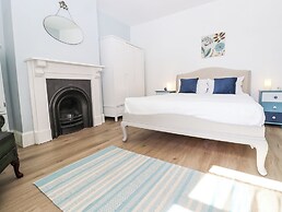 Goldhurst Apartment