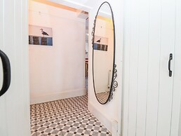Goldhurst Apartment