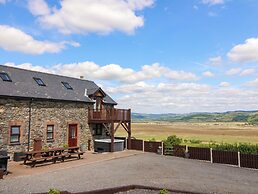 Llwyngwinau Isaf Barn