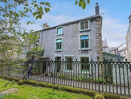 Top House