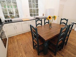2 Regent Mews