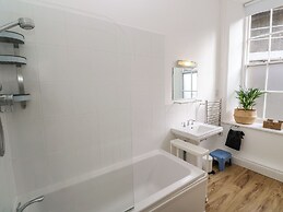 2 Regent Mews