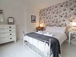 18 Chamberlaine Road