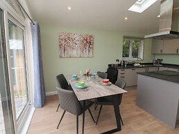 Cove Lodge