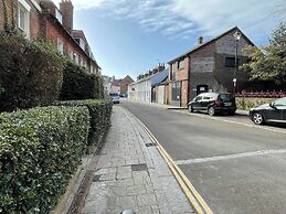 23 Millhams Street