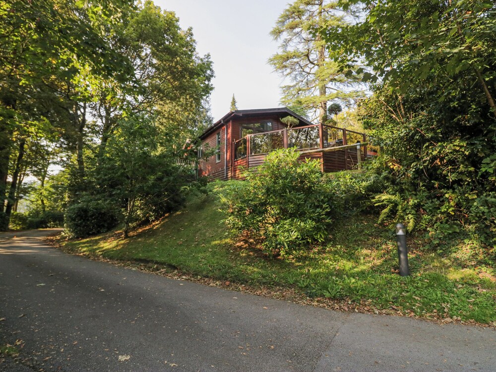 Tree House, Partial Lake Views Pet Friendly