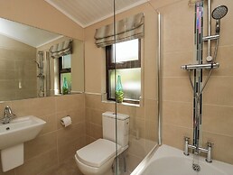 Tree House, Partial Lake Views Pet Friendly