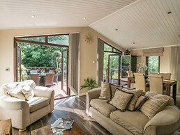 Tree House, Partial Lake Views Pet Friendly