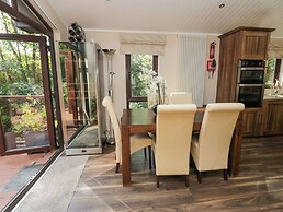 Tree House, Partial Lake Views Pet Friendly