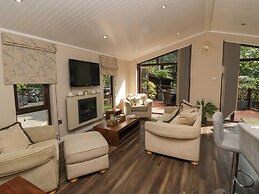 Tree House, Partial Lake Views Pet Friendly