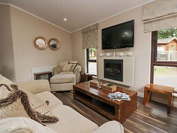 Tree House, Partial Lake Views Pet Friendly
