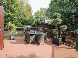 Tree House, Partial Lake Views Pet Friendly
