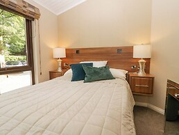 Tree House, Partial Lake Views Pet Friendly