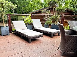 Tree House, Partial Lake Views Pet Friendly