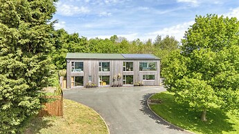 1 Little Broomcroft